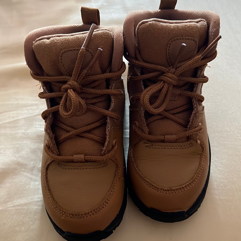 Nike Manoa Boots